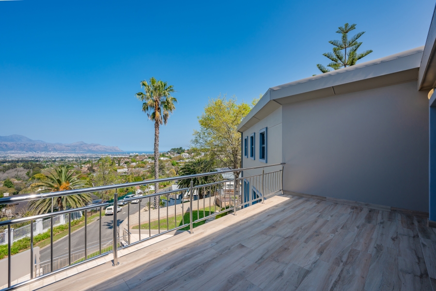 4 Bedroom Property for Sale in La Concorde Western Cape